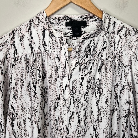 Maison Cinqcent White Snakeskin Blouse Size Small - Picture 3 of 11